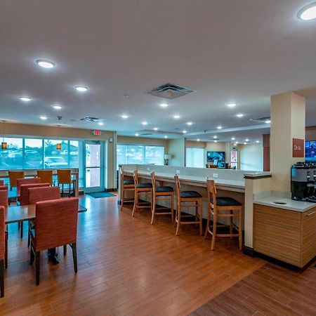 Towneplace Suites By Marriott Lexington Keeneland/Airport Exterior photo